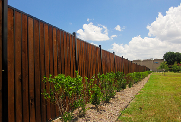 Pagar Besi Putih dengan Motif Daun